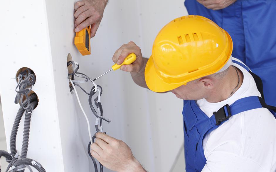 cherche électricien Paris 13